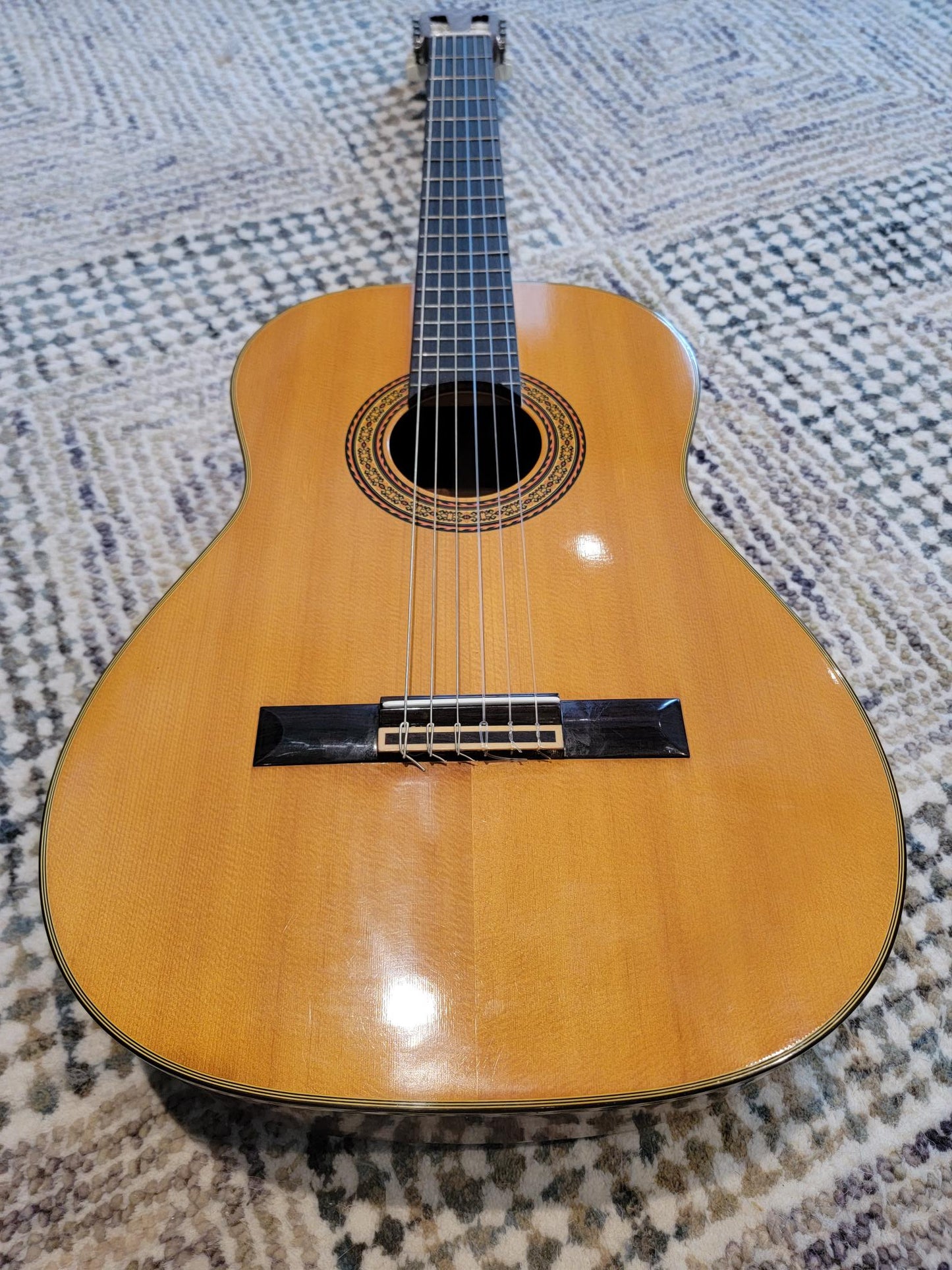 Yasuo Abe Gut Guitar 520 by Zenon