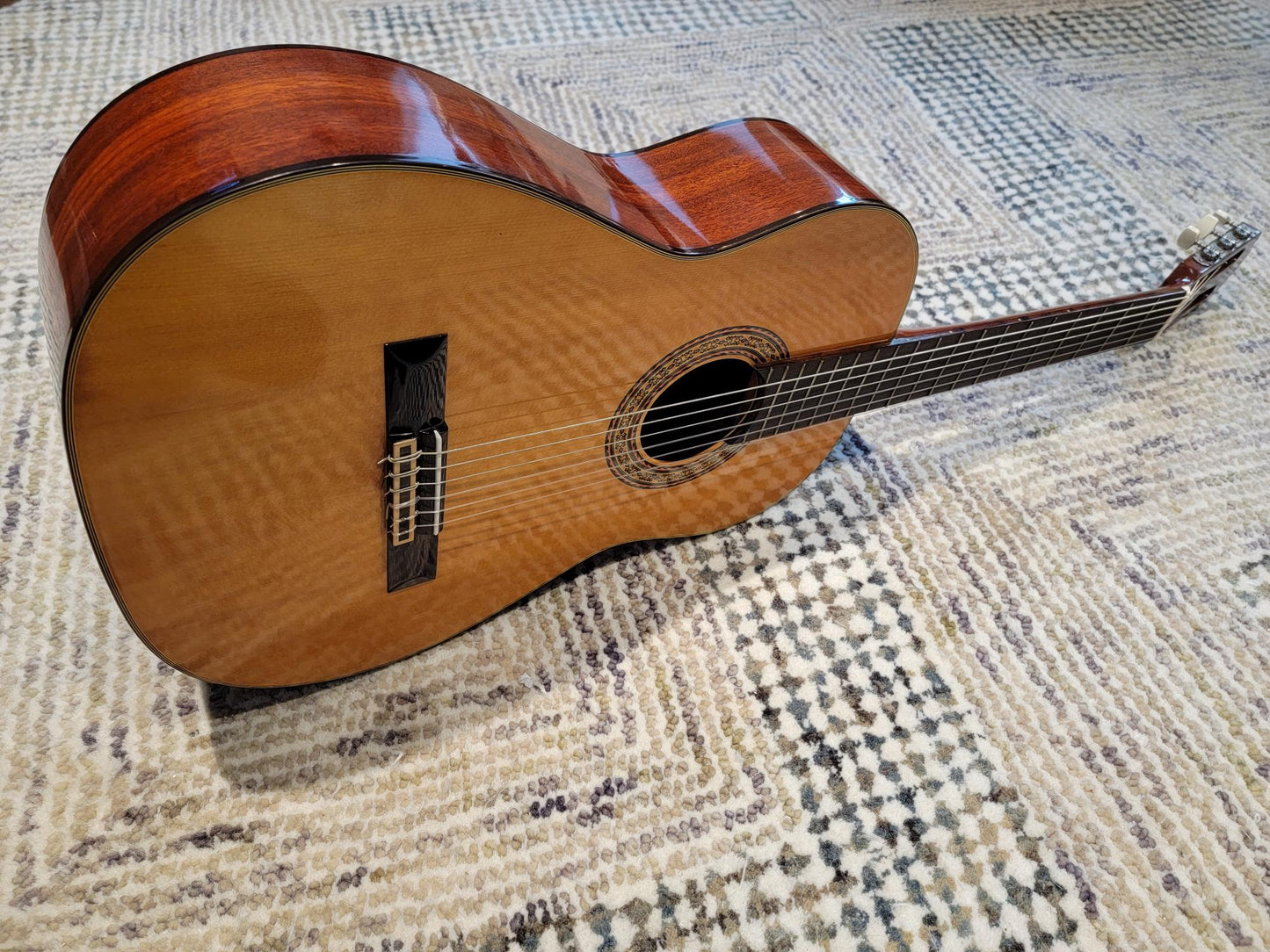 Yasuo Abe Gut Guitar 520 by Zenon